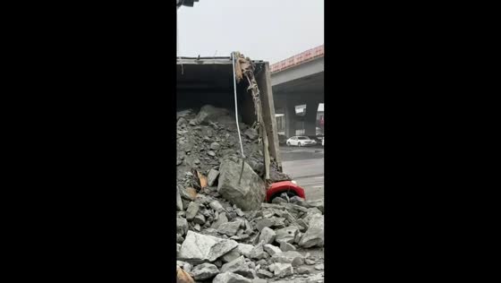 Truck overturns carrying heavy rocks on highway in Jiangsu, China