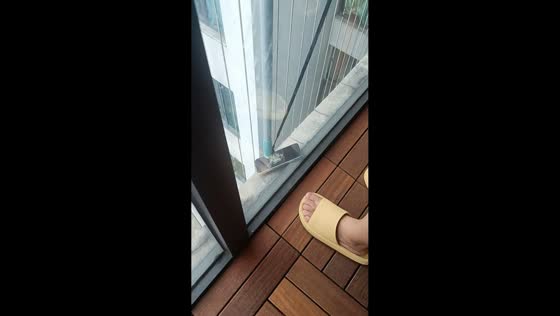 Phone rescued from narrow ledge outside apartment in Chongqing, China