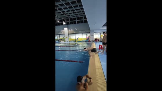 Man hilariously slips into pool while preparing for dive in Hunan, China