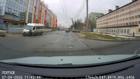 Six injured in Porsche and minibus collision in Yoshkar-Ola, Russia