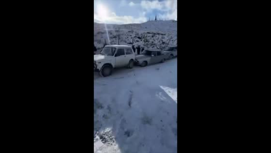Multi-vehicle crash on icy mountain road in Dagestan, Russia