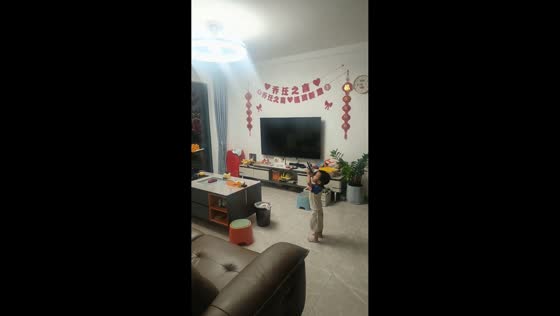 Boy accidentally hits ceiling light with toy gun in Guangdong, China