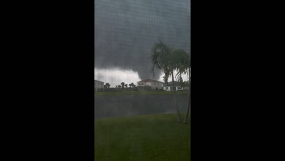 Tornado hits Loxahatchee, Florida, amid Hurricane Milton