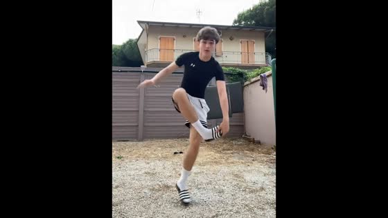 Friend takes a tumble during viral kicking challenge in Riccione, Italy