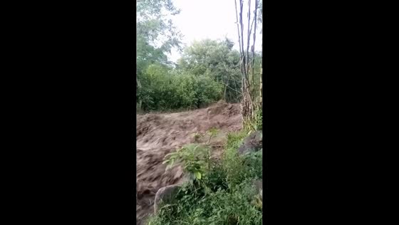 Terrifying floodwaters surge toward bridge in Bukidnon, Philippines