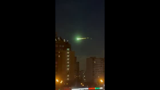 Bright green meteor-like object lights up the early morning sky in Moscow