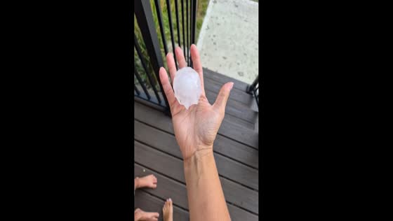 Severe hailstorm unleashes palm-sized hail in Iowa, USA