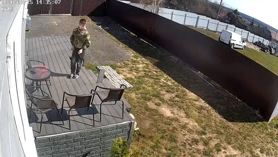 Teen falls after chair tips near doorstep in Nizhniy Novgorod, Russia