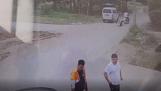 Unforgettable tumble: an unexpected motorbike mishap in Henan Province