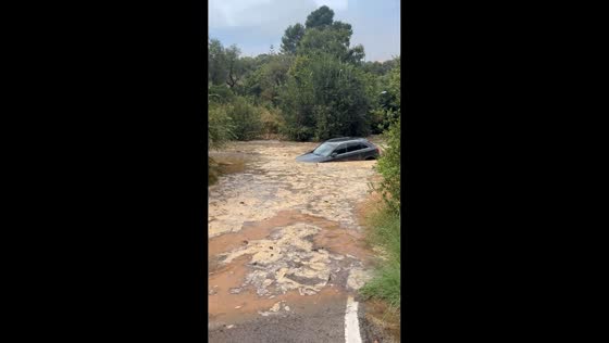 Severe flash flooding submerges SUV after torrential rain in Barcelona, Spain