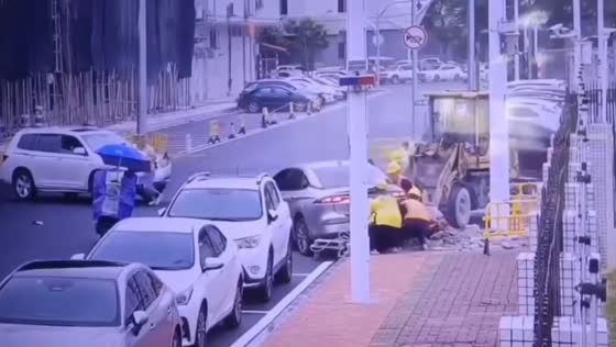 Violent highway collision injures construction worker in Gansu, China