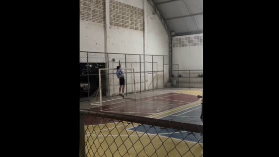 Goalkeeper falls after hitting goalpost in Brazil