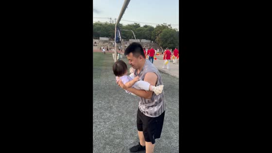Child slips while being playfully turned upside down by father in Liaoning, China