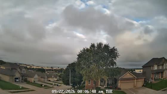 Drizzle and scattered storms pass through Omaha as cold front moves across Nebraska, USA