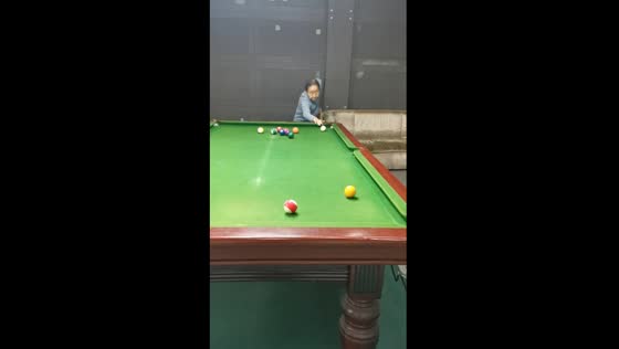 Grandmother's stunning pool mastery: a remarkable attack in Liaoning, China
