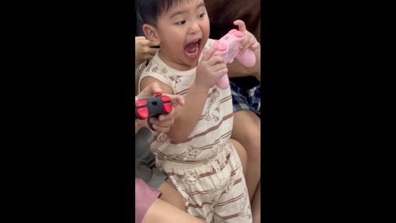 Kid mimics aunties' gaming screams: hilarious reactions caught on video