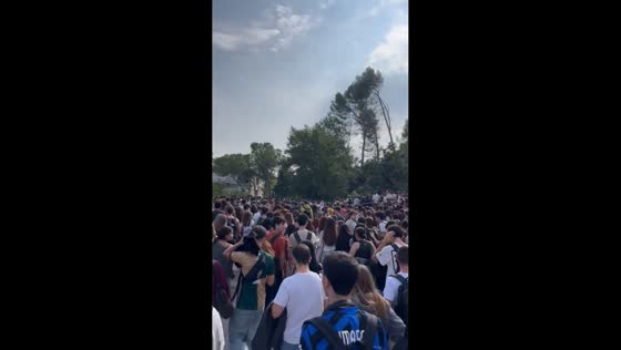 Crowds gather to block Vito Quiles’ planned talk at the UAB in Bellaterra, Spain