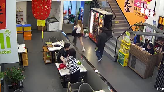 Girl slaps partner for staring at another woman in China