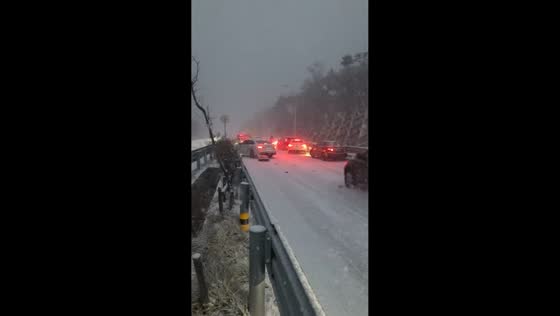 Multi-vehicle collision during heavy snowfall in Liaoning, China