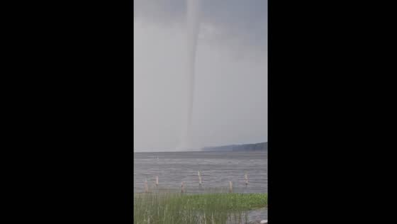 Waterspout spotted on Lake George, Florida