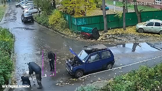 Pensioner heroically thwarts robbery, trips thief to prevent schoolboy's phone theft