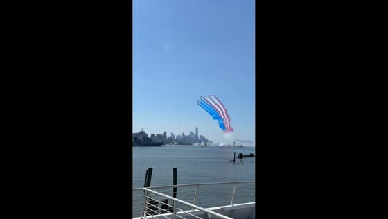 Military flyover dazzles Independence Day crowd in New York, USA