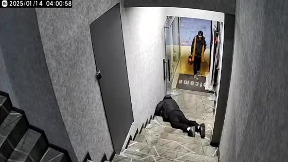 Man trips on stairs while attempting silly walk in Sichuan, China
