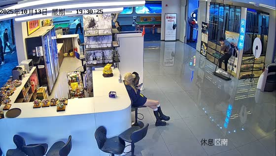 Man distracted by woman walks into sign and glass windows in Jilin, China