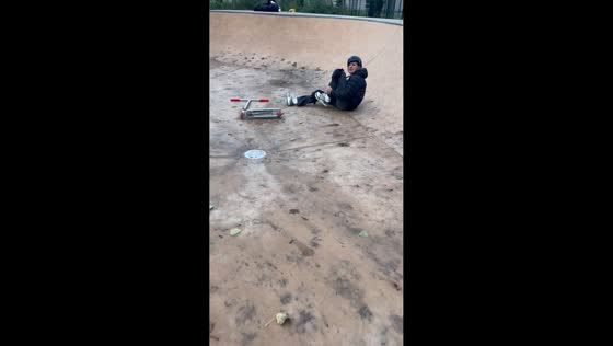 Teen’s scooter trick attempt ends in painful fall in L'Isle-Adam, France