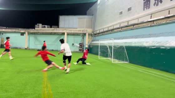 Football kick knocks goalkeeper in the face in Jiangsu, China