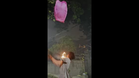 Man shows burn after sky lantern mishap in Delhi, India