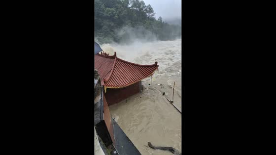 Raging flash floods inundate Jiuli Lake Scenic Area in Putian, Fujian, China