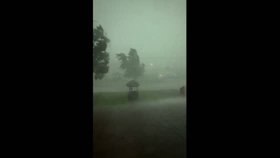 Robins, Iowa: powerful winds rip through town