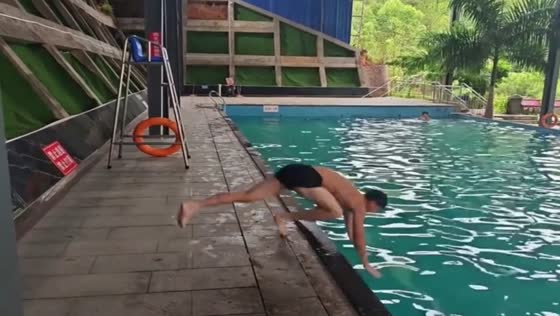 Man slips and falls into indoor pool while attempting dive in Guangdong, China