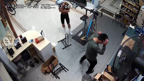 Bike tire unexpectedly explodes while being inflated in Guangdong, China
