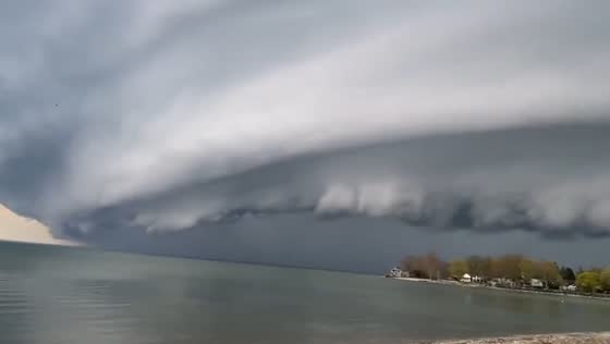 Shelf clouds spotted over Lake Erie in Ontario