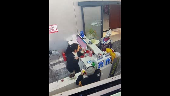 Woman startled by Ultraman entering shop in Hebei, China