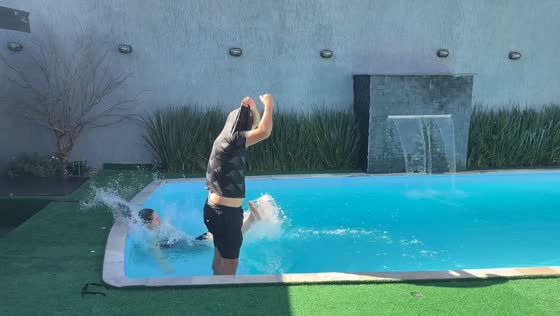 Woman slips into pool in close call in Itaquera, São Paulo, Brazil
