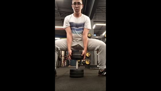 Pants torn during dumbbell sit-ups in Suzano, Brazil