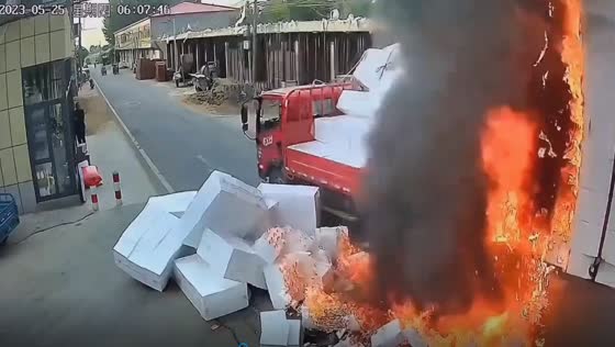 Fiery blaze engulfs foam board truck in Linyi: driver escapes unharmed