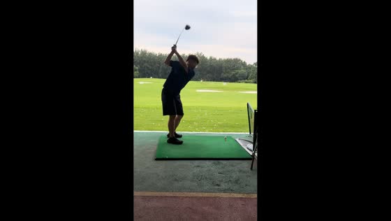 Man’s golf swing goes wrong in Hebei, China