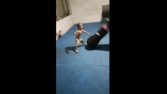 Young boxing prodigy: determination unleashed