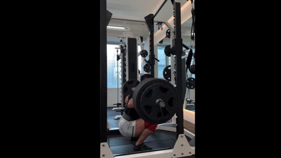 Weightlifting rescue: a dramatic save at Incheon gym!