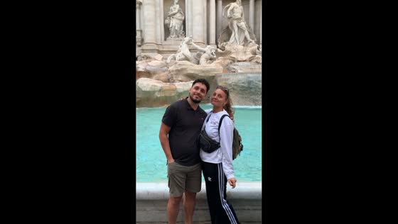 Man proposes to girlfriend at Trevi Fountain in Rome, Italy