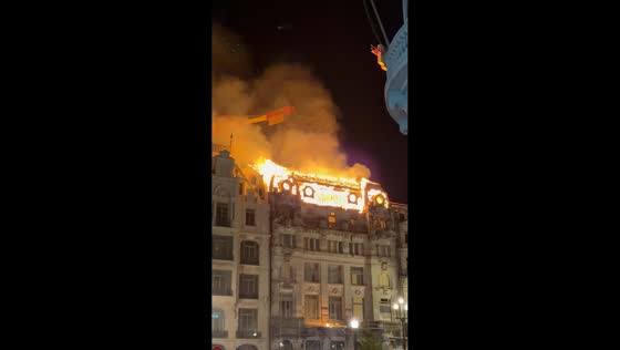 Historic building erupts in flames during renovation in Porto, Portugal