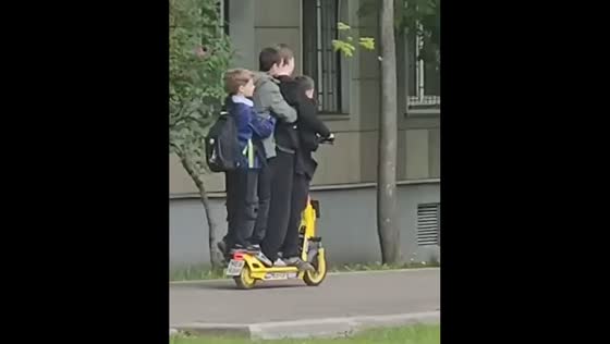 Four schoolchildren ride one scooter in Moscow, parents fined 100,000 rubles