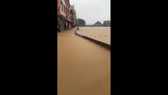 Typhoon Saudel triggers severe coastal flooding in Putian, China