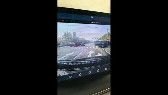 Two flatbed trucks collide at intersection in Hebei, China