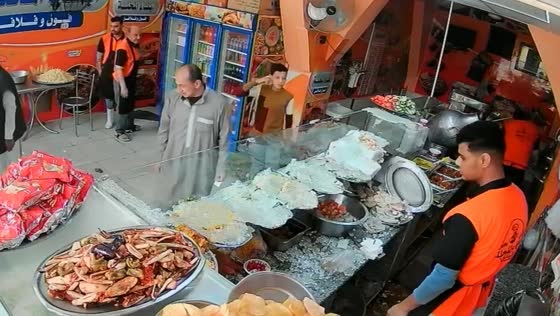 Glass serving counter suddenly shatters in restaurant in Gharbia Governorate, Egypt