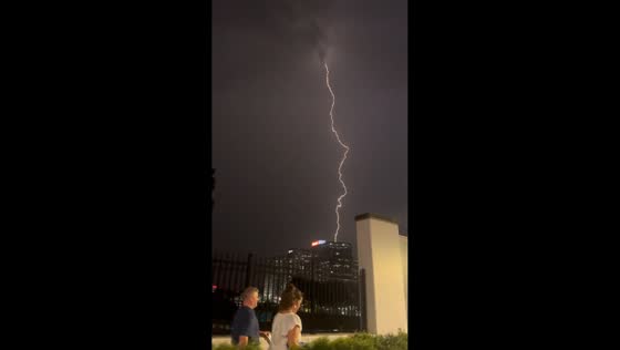 Lightning strikes near fans leaving Braves game in Georgia, USA